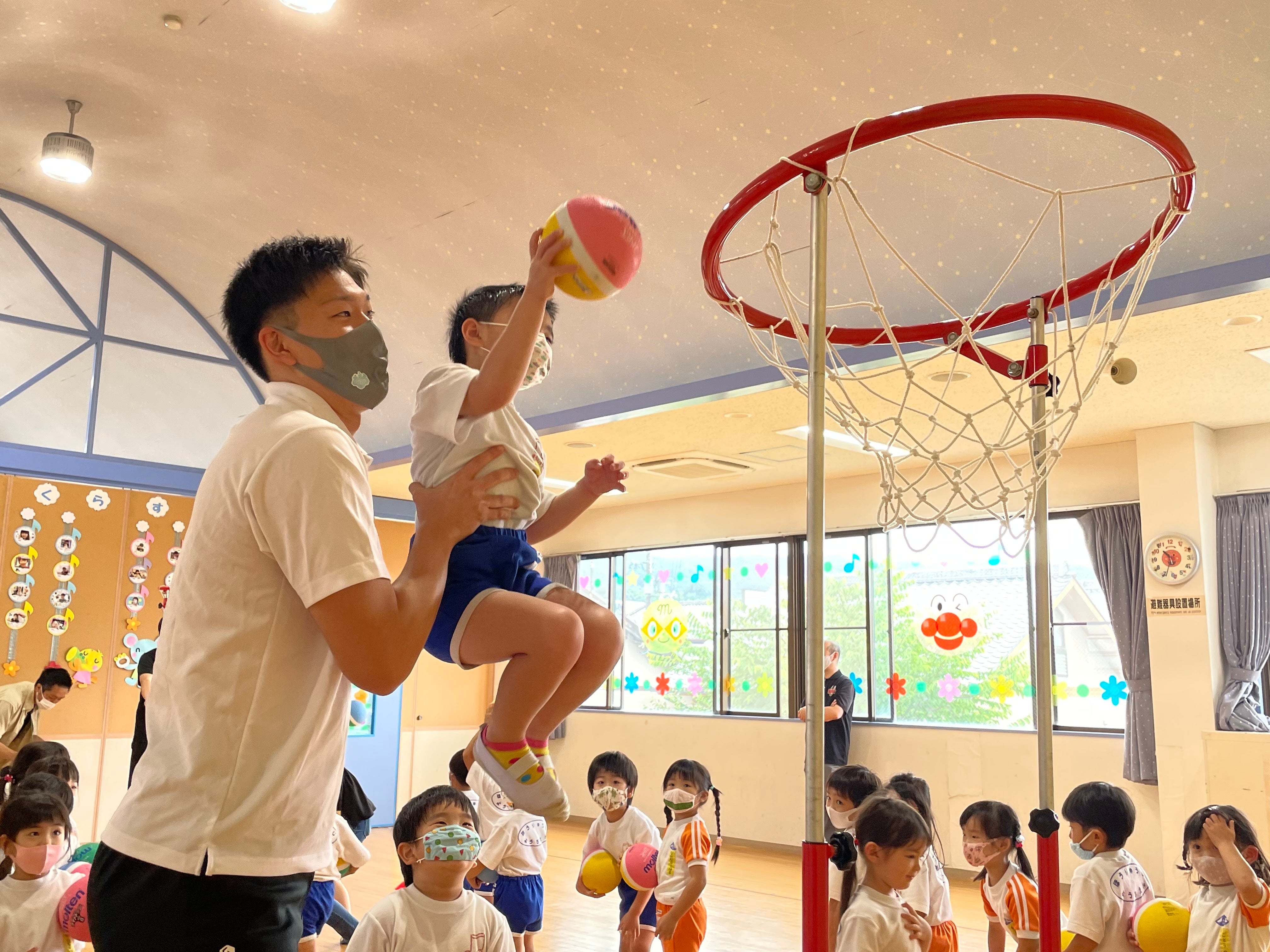 板橋真平選手 三森啓右選手が法隆寺幼稚園を訪問 バンビシャス奈良